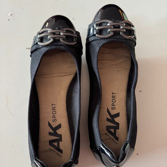 Women's Black Ballet Flats - Picture 1 of 3